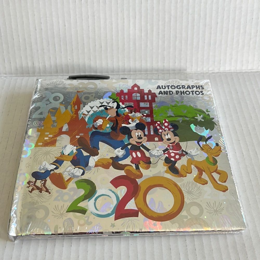 Walt Disney World Parks 2020 Silver Autograph and Photo Book with Pen NEW SEALED